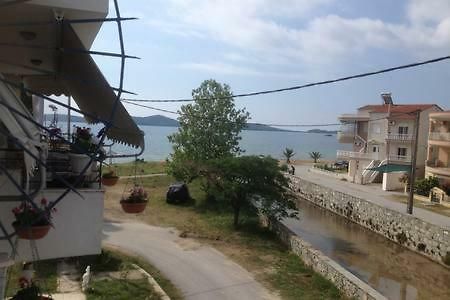 Near The Sea Apartment Néa Péramos Екстериор снимка